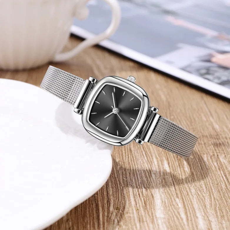 Retro Fashion Ladies Quartz Wrist Watch New Square Watch Women Student Simplified Netbelt Watch Reloj Mujer Relogio Feminino