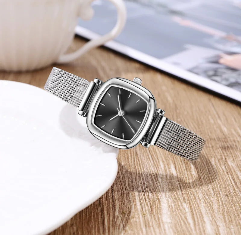 Retro Fashion Ladies Quartz Wrist Watch New Square Watch Women Student Simplified Netbelt Watch Reloj Mujer Relogio Feminino