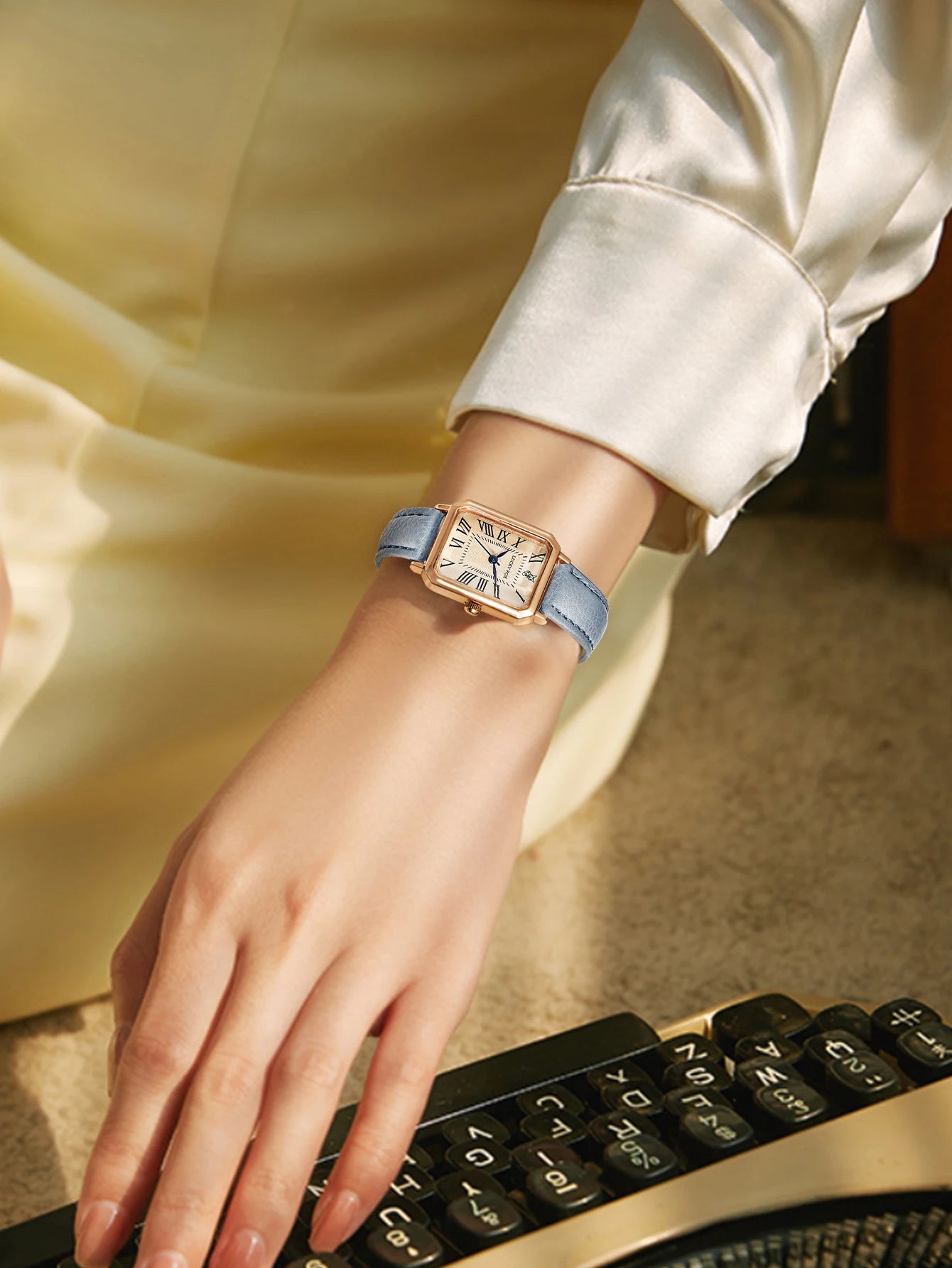 Fashion Retro Digital Dial Casual Quartz Wristwatch for Women Gift