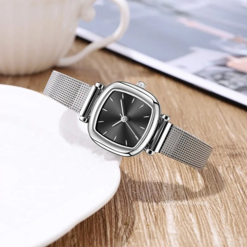 Retro Fashion Ladies Quartz Wrist Watch New Square Watch Women Student Simplified Netbelt Watch Reloj Mujer Relogio Feminino