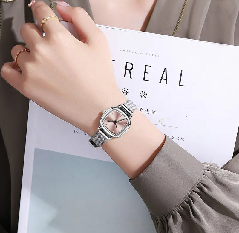Retro Fashion Ladies Quartz Wrist Watch New Square Watch Women Student Simplified Netbelt Watch Reloj Mujer Relogio Feminino